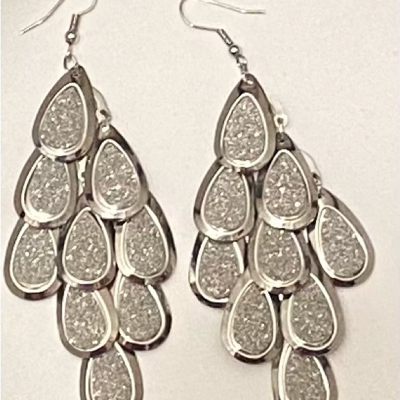 2 pairs of Pretty dangle earrings. Hypo-allergenic posts. 3’ long - Picture 2 of 4